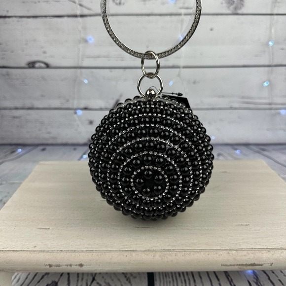 Badgley Mischka Handbags - Badgley Mischka Black Deco Sphere Ball Evening Handbag Clutch